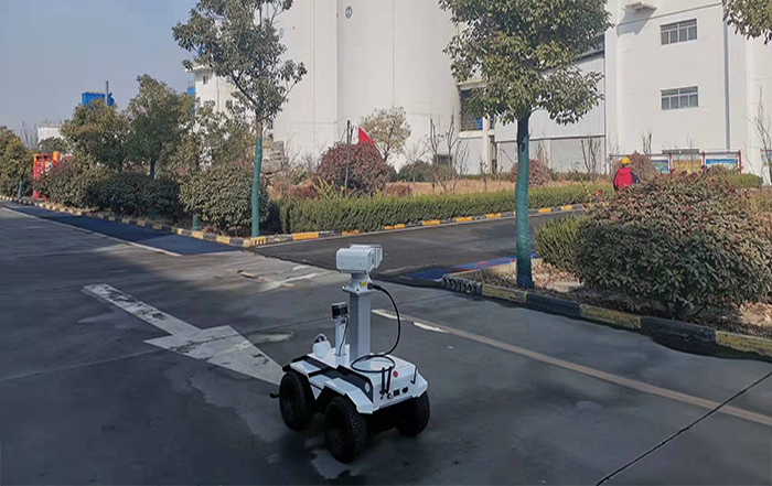  輪式巡檢機器人