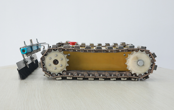  爬壁涂油機器人