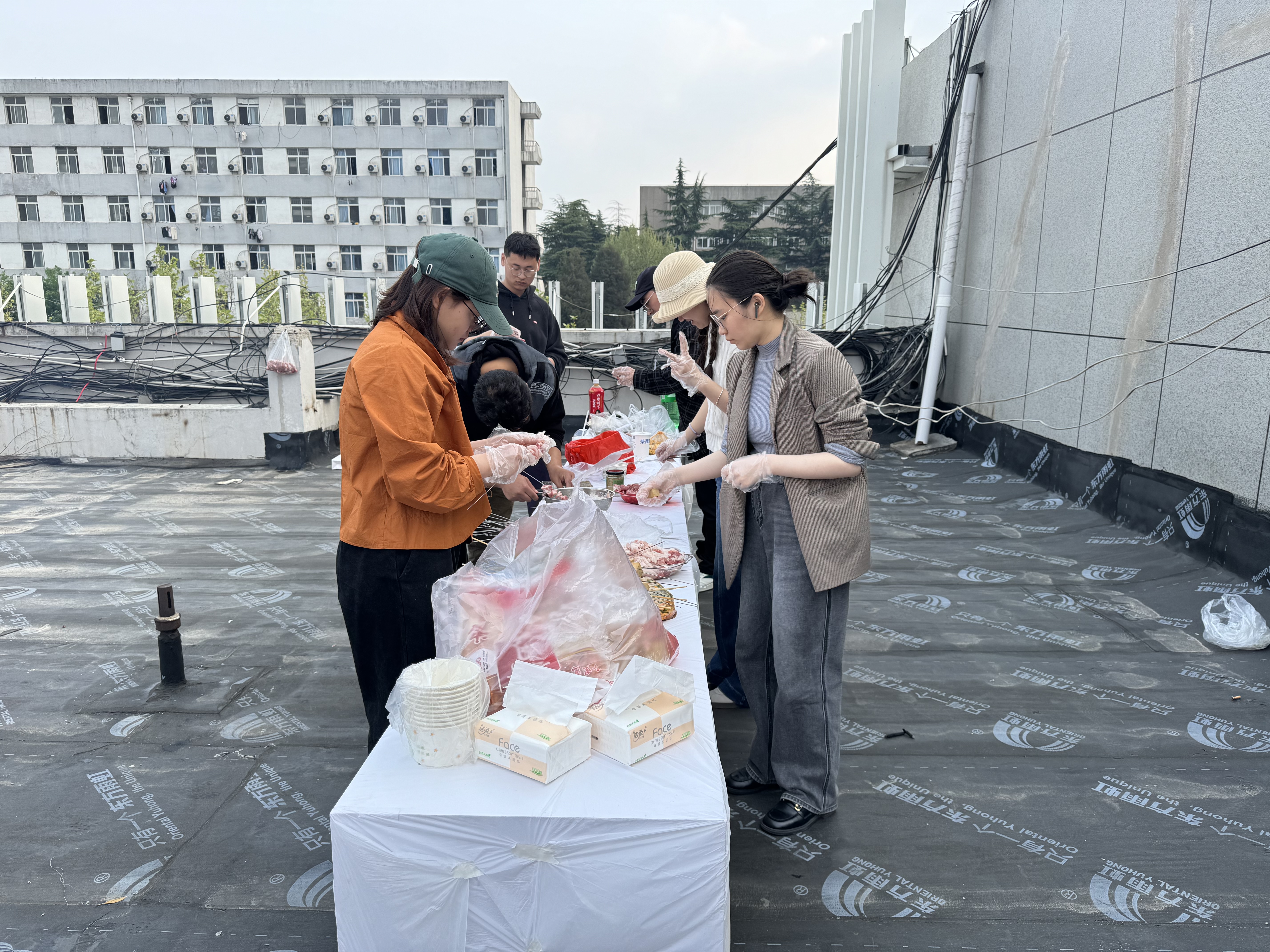 陽(yáng)光正暖，不負(fù)時(shí)光，一路向前，未來(lái)可期